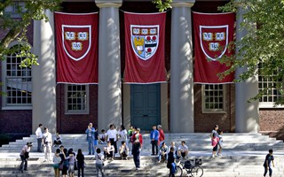 Đại học Harvard hầu tòa do phân biệt đối xử với sinh viên gốc châu Á