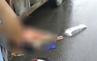 Hà Nội: Va chạm với xe tải, một phụ nữ bị cán qua người