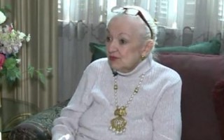 Cụ bà 71 tuổi mang khối u hơn 60kg 