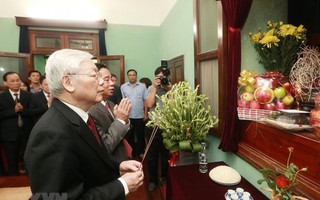 Tổng Bí thư dâng hương tưởng niệm Bác tại Khu di tích Chủ tịch Hồ Chí Minh