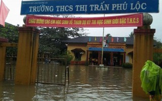 Nước lũ dâng cao, Thừa Thiên-Huế cấm đi lại thăm hỏi thầy cô giáo