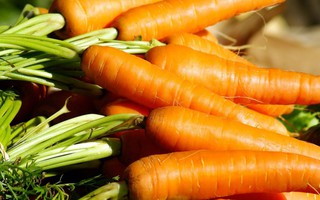 TPHCM: Thu giữ hơn 6 tấn cà rốt ngâm hóa chất