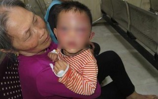 Nghi vấn bé trai 2 tuổi ở Nghệ An bị cha dượng bạo hành