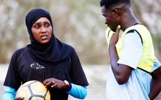 Nữ huấn luyện viên trưởng đầu tiên của câu lạc bộ bóng đá nam ở Sudan