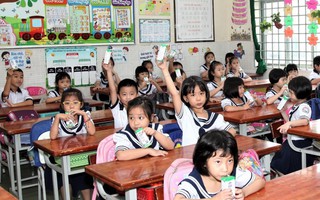 Từ 1/11 hơn 300.000 trẻ em ngoại thành TPHCM được uống sữa học đường