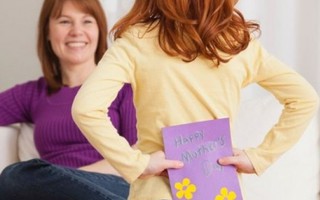 Người Mỹ chi 21,4 tỷ USD mua quà trong Ngày của Mẹ