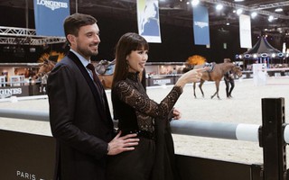 Nàng bầu Hà Anh và chồng Tây sang Hồng Kông xem đua ngựa