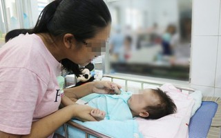 Lần đầu tiên tại Việt Nam: Cứu sống bé gái 2 tháng tuổi bị rò khí quản vào đường mật hiếm gặp