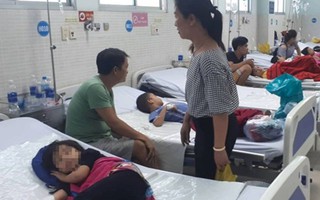 TPHCM: 30 trẻ nhập viện sau khi ăn bánh mì chà bông