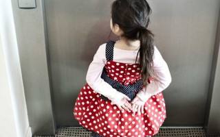 Làm gì để thang máy không còn là nỗi kinh hoàng của phụ nữ, trẻ em gái?