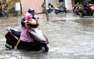Sau bão số 9, Sài Gòn hôm nay nhiều nơi nước vẫn ngập sâu