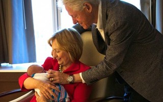 Bà Hillary đón cháu ngoại thứ hai