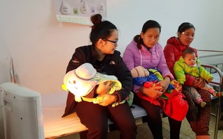 Hà Nội: Trạm y tế trang bị quạt sưởi ấm trẻ em khi tiêm chủng