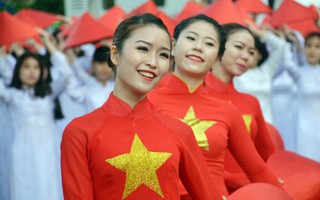1.000 nữ sinh mặc áo dài xếp hình bản đồ Việt Nam