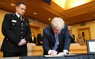 Thủ tướng Anh gửi lời chia buồn với gia đình 39 người tử nạn trong container