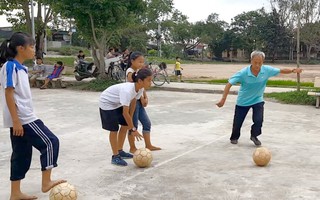 'Ông bầu' đội bóng làng ươm mầm cho bóng đá nữ Việt Nam 