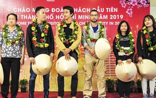 TP.HCM đón những du khách đầu tiên trong năm 2019