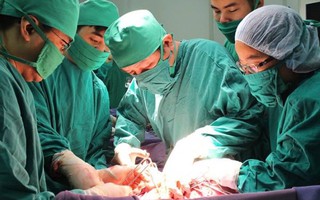 Chủ quan không tái khám khiến u xơ tử cung nặng gần bằng đứa trẻ sơ sinh