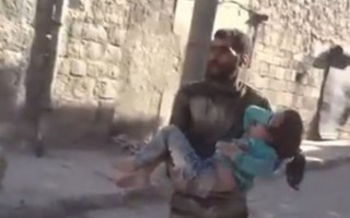 Thảm cảnh đau thương của bé gái Syria