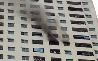 Hà Nội: Cháy ở căn hộ tầng 31 chung cư Linh Đàm, nhiều người hoảng loạn