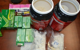 Nữ hành khách giấu ma túy trong lô hàng quà biếu từ Mỹ gửi về Việt Nam