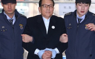 Trợ lý bà Park Geun-hye bị truy tố vì giả mạo thời gian về vụ chìm phà