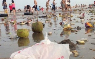 Biển Cồn Vành 'ngộp thở' vì rác