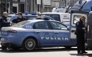 Italia: 1 phụ nữ dùng dao tấn công du khách, 4 người thương vong