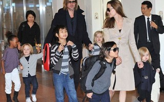 Angelina Jolie “tố” Brad Pitt không đưa tiền chu cấp cho con