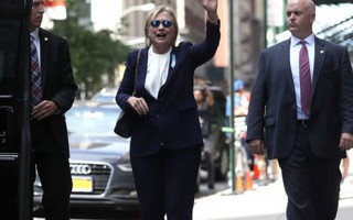 Bà Clinton viêm phổi và lời đồn thổi bị 'nhân bản'