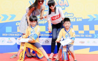 Siêu mẫu Hạ Vy, Hoa hậu Bảo Ngọc hào hứng cổ vũ con… đua xe