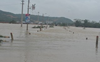 10 người chết, 8 người mất tích do mưa lũ miền Trung