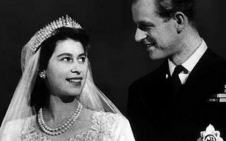 Chuyện tình cảm động 7 thập kỷ của Nữ hoàng Anh