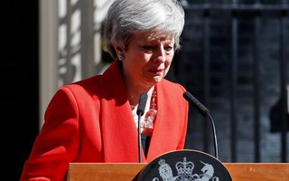 Bà Theresa May tuyên bố từ chức Thủ tướng Anh trong nước mắt