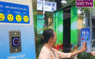 Chị em Sài Gòn hào hứng thử nhà vệ sinh tự động