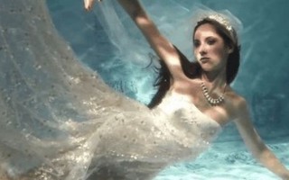 7,5 triệu lượt xem show thời trang dưới nước 