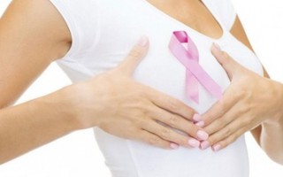 Chuyên gia hướng dẫn chị em tầm soát ung thư vú theo độ tuổi
