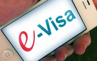 Việt Nam thí điểm cấp visa điện tử cho du khách quốc tế 