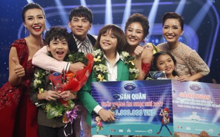 Chơi guitar khi hát rock, Thiên Khôi giành quán quân Vietnam Idol Kids