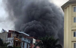 Cháy lớn trên phố Trần Khát Chân, Hà Nội 