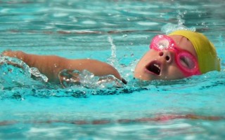 5 bệnh trẻ dễ mắc khi đi bơi