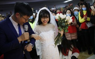 Bị bạn trai bỏ rơi sau khi mắc ung thư, cô gái tự tổ chức đám cưới