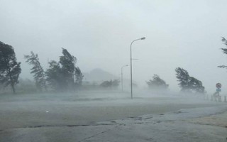 Video bão quét qua bãi biển Thiên Cầm - Hà Tĩnh