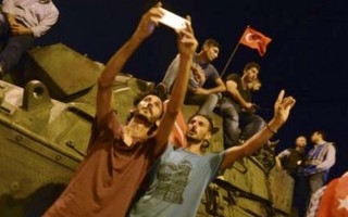 Thổ Nhĩ Kỳ: Đảo chính bất thành 1.000 người bị bắt