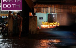  Người Sài Gòn cúng giải hạn trong... nước ngập