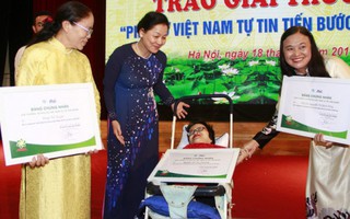 10 phụ nữ Hà Nội được trao giải thưởng PNVN tự tin tiến bước