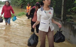 Hội LHPN Quảng Nam, Quảng Ngãi thăm hỏi gia đình bị thiệt hại do bão