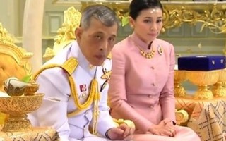 Quốc vương Thái Lan kết hôn với nữ tướng