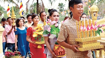 Vận động sư sãi, đồng bào Khmer phòng chống dịch Covid-19 và cháy nổ trong mùa An cư kiết hạ