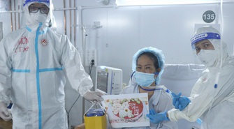 Sinh nhật ấm áp ở nơi ranh giới sống chết chỉ vài phút giây